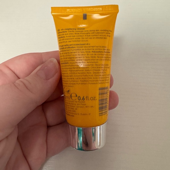 💕Rodial Vit C Cleanser - Picture 2 of 3
